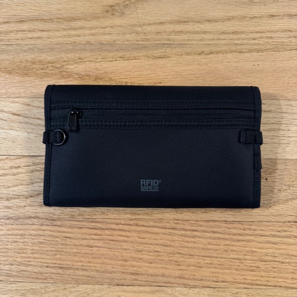Packsafe RFID accordion style security wallet, black, very good condition. - Picture 2 of 6